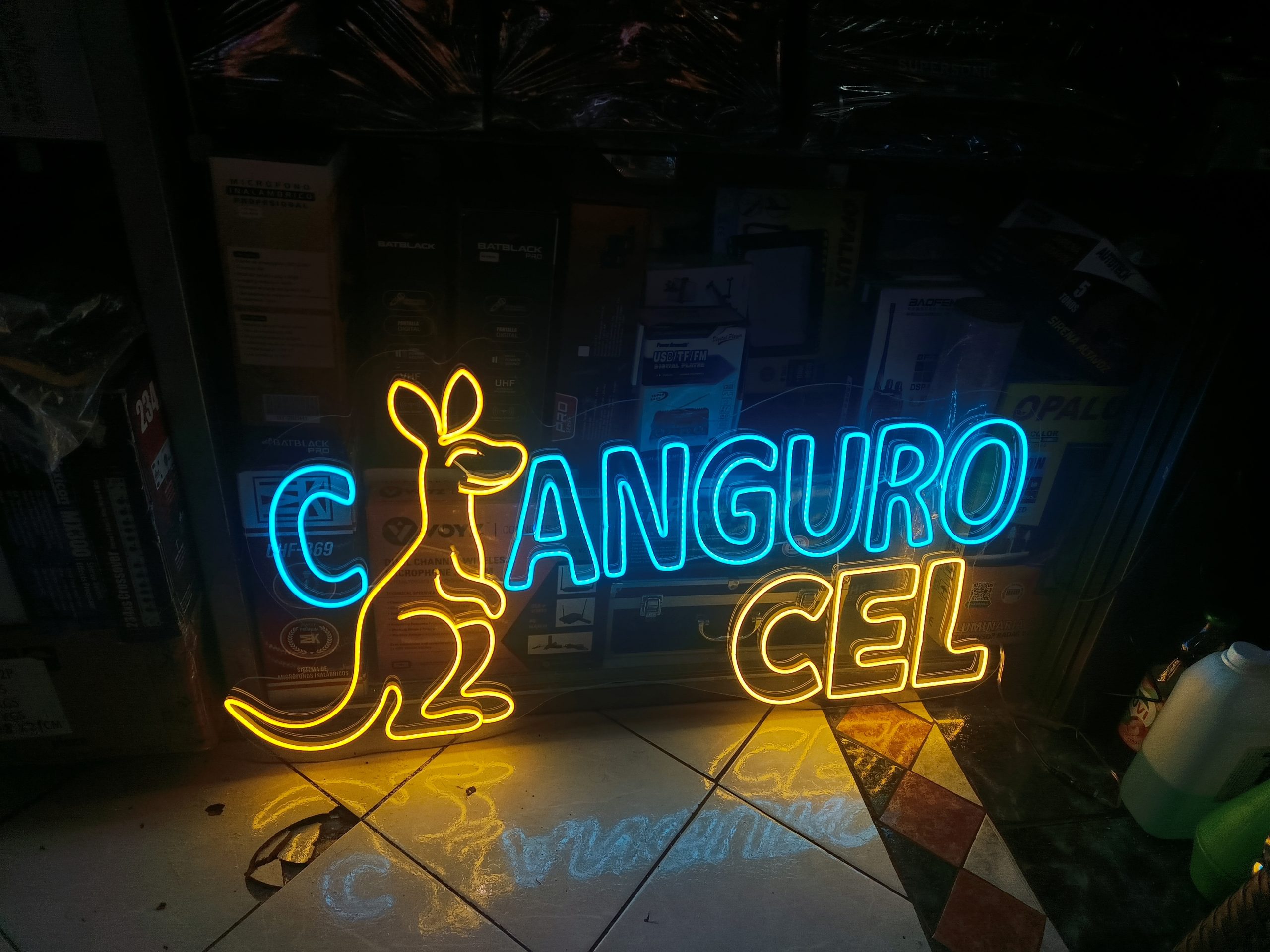 Letrero LED personalizado Canguro CEL